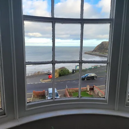 Sea View Flat 4 Fast Wifi & Free Parking Apartment