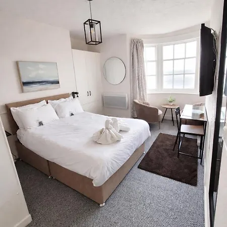 Sea View Flat 4 Fast Wifi & Free Parking *