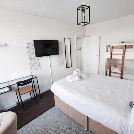 Sea View Flat 4 Fast Wifi & Free Parking 아파트