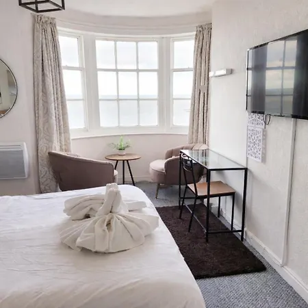 Sea View Flat 4 Fast Wifi & Free Parking Apartment *
