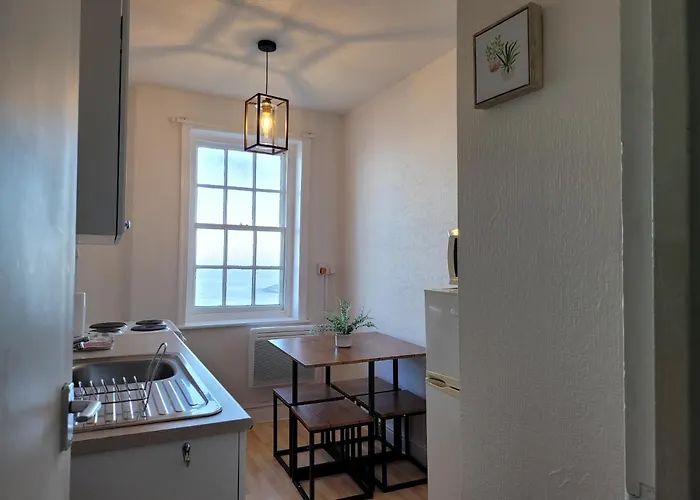 Sea View Flat 4 Fast Wifi & Free Parking Apartament *