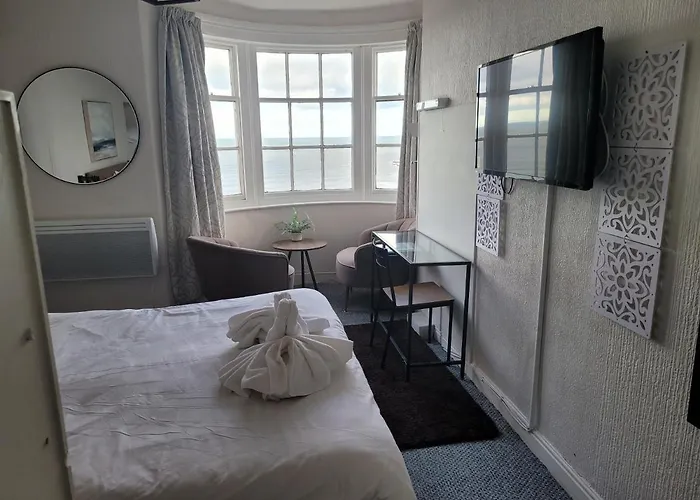 Sea View Flat 4 Fast Wifi & Free Parking * Scarborough