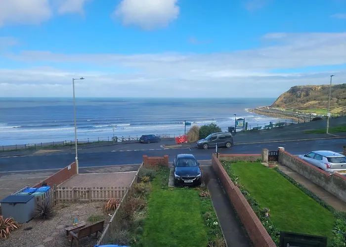 Sea View Flat 4 Fast Wifi & Free Parking *